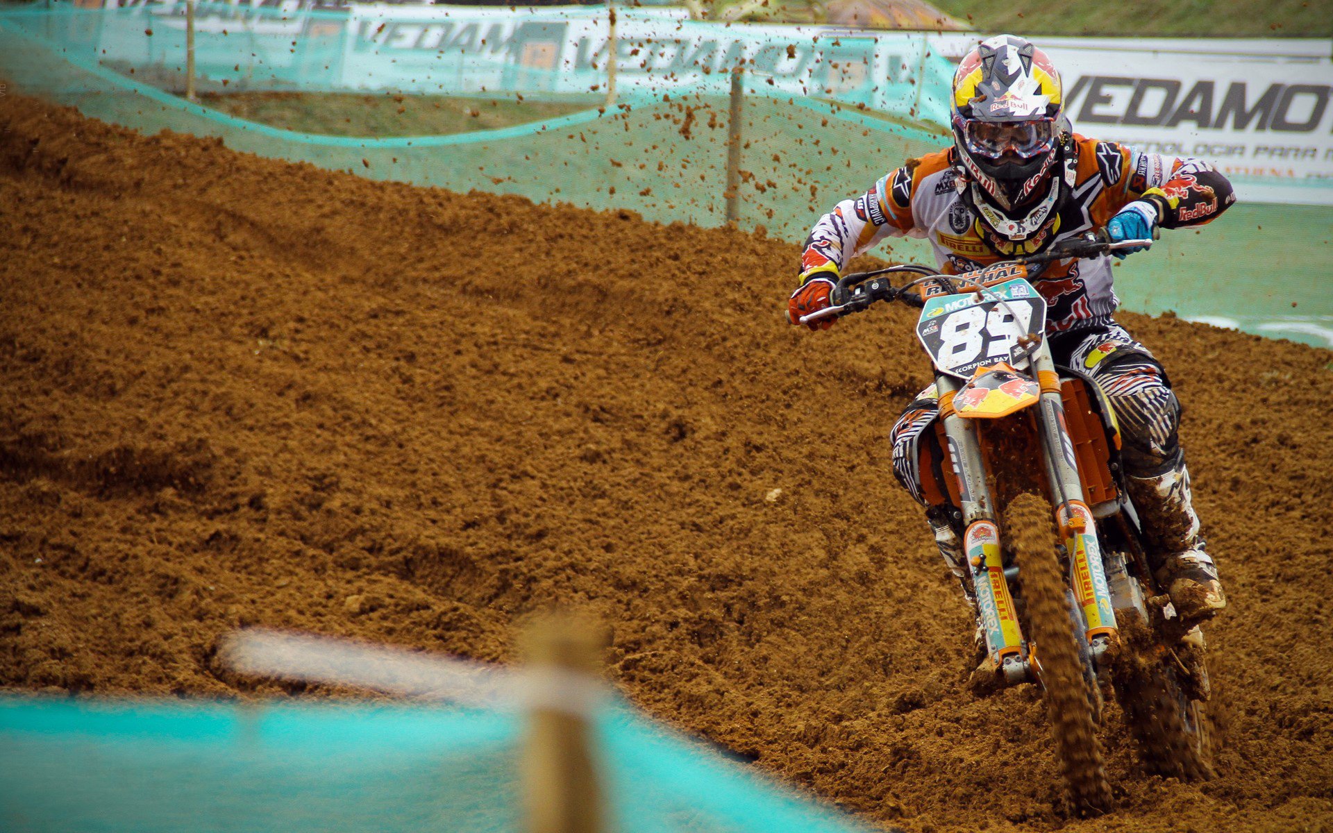 _高空极限跳伞表演：从云端俯瞰人生_，3.9万米高空极限跳伞视频